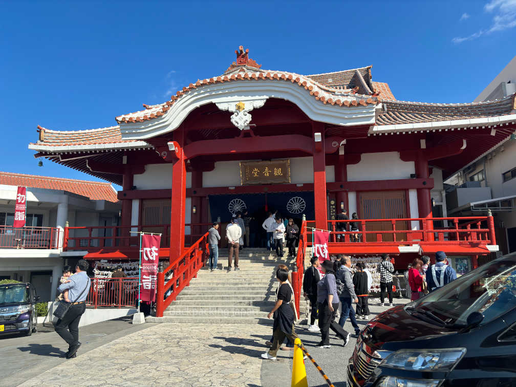 Kokusaidori bustling with life now that it's the afternoon